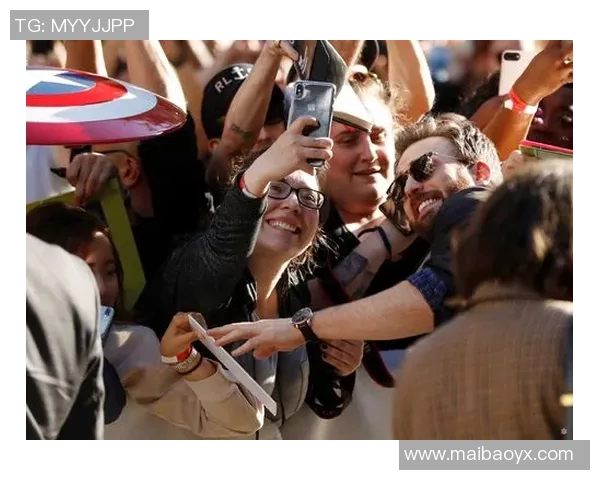 粉丝与足球明星之间的情感纽带与互动影响探讨 粉丝与足球明星之间的情感纽带与互动影响探讨