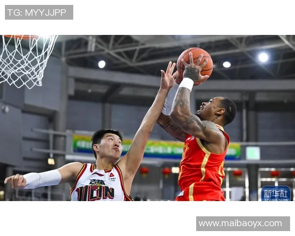 篮球明星指挥赛场风云展现团队协作与个人魅力的完美结合